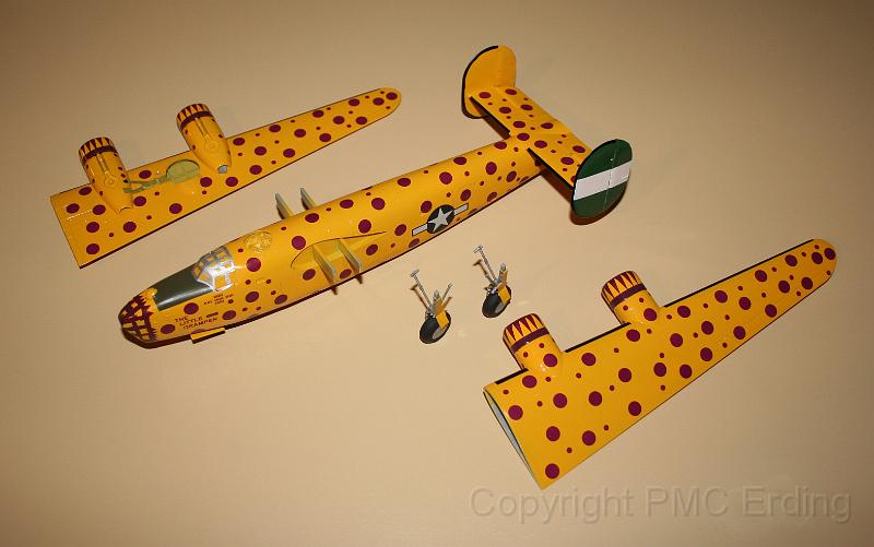 B-24D Hasegawa 1-72 Hellinger Othmar 01.JPG